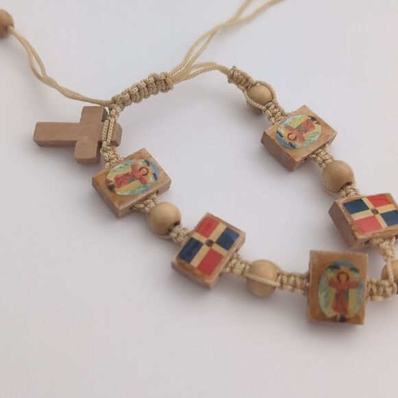 NWOT Cream Wood Beaded Catholic‎ Cross Adjustable Slider Bracelet - Picture 4 of 7